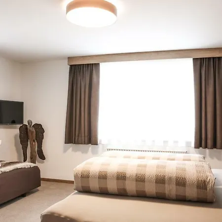 Haus Lutt アパート